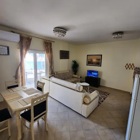 Lodys Seaside Residences - Teuta Apartment *